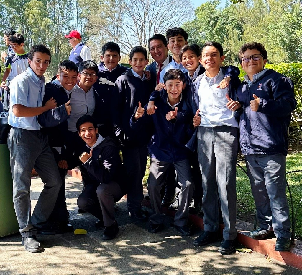 Somos un lugar seguro y nuestros Alumnos felices de APDE El Roble